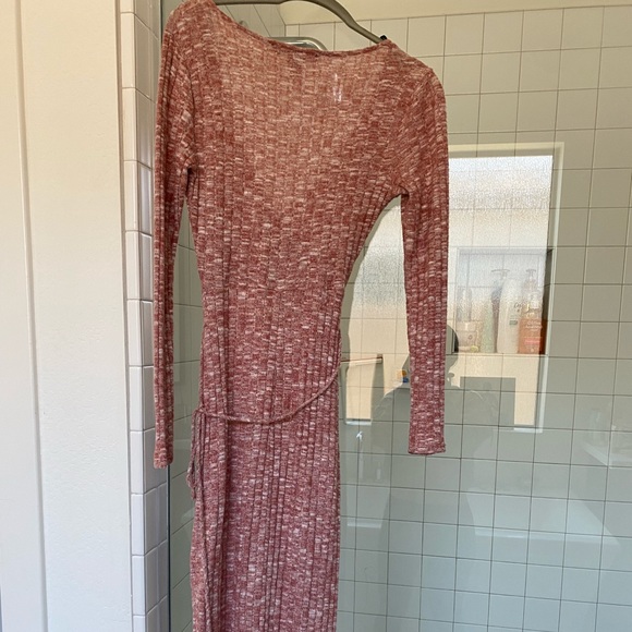 Ribbed dusty pink long sleeve midi dress with side slits. Excellent used cond - Picture 4 of 6